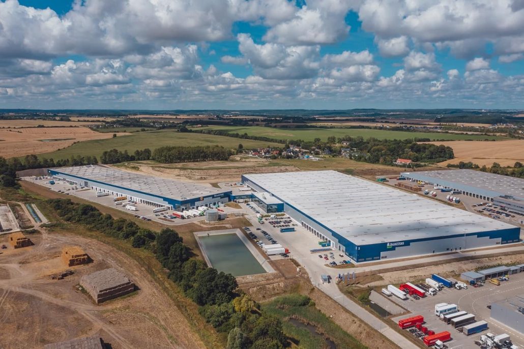Zdjęcie z lotu ptaka na budynki Fulfillment Center w Pruszczu Gdańskim