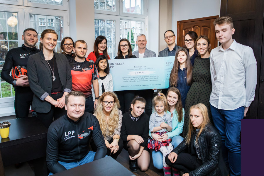 In three months they covered almost 60,000 kilometers for two charity organizations: Stowarzyszenie SIEMACHA and Fundacja Rodzinny Gdańsk