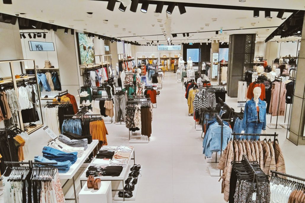 Pull bear магазин. Магазин креатив пенза школьная форма. Пул бир минск каталог. Пулл энд беар. Магазин пул энд бир.