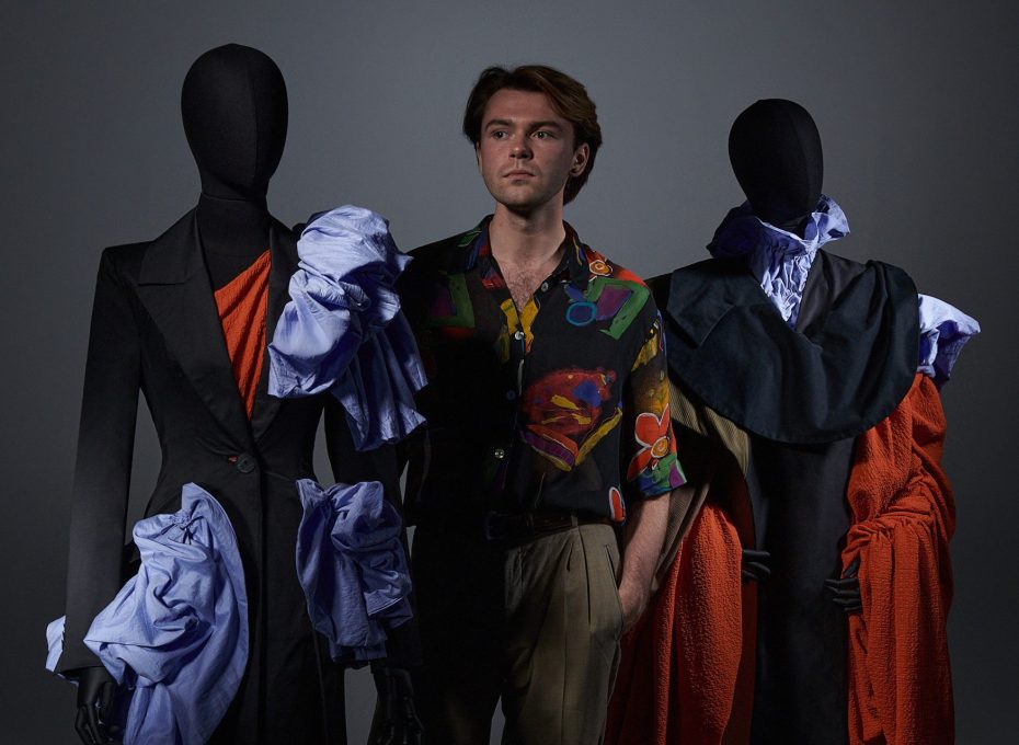 Projekty modowe laureatów konkursu Responsible Fashion Awards w witrynach sklepów Reserved