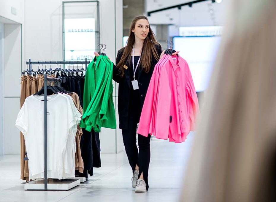 Seller at LPP stores