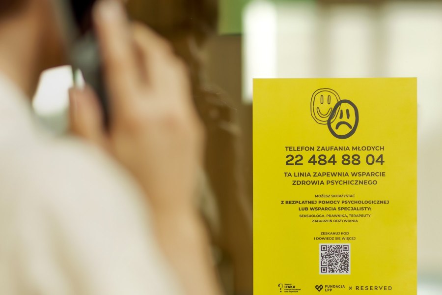 Kryzys zdrowia psychicznego młodego pokolenia rośnie. Fundacja LPP przedłuża finansowanie Telefonu Zaufania Młodych