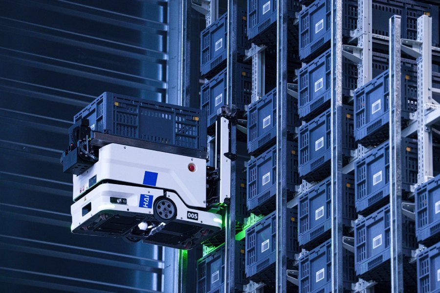 Grupa LPP inwestuje w automatyzację logistyki. W Tczewie powstanie największa na świecie instalacja robotów magazynowych wspinających się po regałach